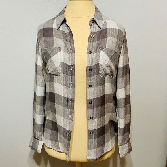 Olive + Oak | Gray Plaid Button Down Top - Picture 11 of 16